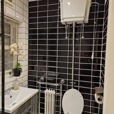 Trinity 2 Bed With Mezzanine Apartment *