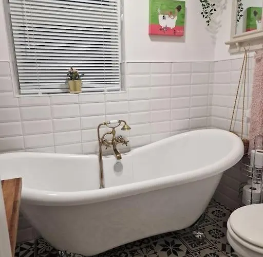 Trinity 2 Bed With Mezzanine Apartment *